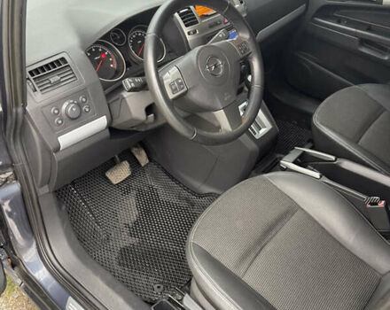 Серый Опель Зафира, объемом двигателя 2.2 л и пробегом 215 тыс. км за 8200 $, фото 32 на Automoto.ua