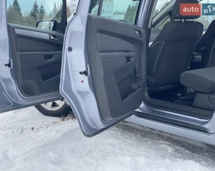 Серый Опель Зафира, объемом двигателя 1.8 л и пробегом 243 тыс. км за 5900 $, фото 12 на Automoto.ua