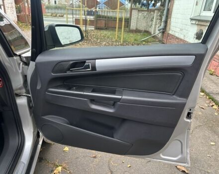 Серый Опель Зафира, объемом двигателя 1.9 л и пробегом 280 тыс. км за 3250 $, фото 21 на Automoto.ua