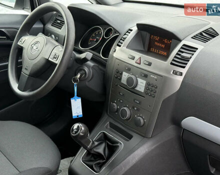 Сірий Опель Зафіра, об'ємом двигуна 1.6 л та пробігом 237 тис. км за 6000 $, фото 64 на Automoto.ua