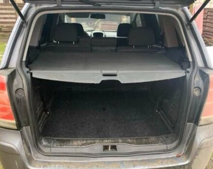 Серый Опель Зафира, объемом двигателя 1.6 л и пробегом 269 тыс. км за 5350 $, фото 3 на Automoto.ua