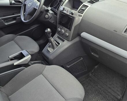 Серый Опель Зафира, объемом двигателя 1.6 л и пробегом 287 тыс. км за 4500 $, фото 5 на Automoto.ua