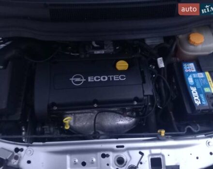 Сірий Опель Зафіра, об'ємом двигуна 1.6 л та пробігом 242 тис. км за 5500 $, фото 12 на Automoto.ua