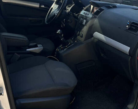 Серый Опель Зафира, объемом двигателя 1.6 л и пробегом 250 тыс. км за 6500 $, фото 4 на Automoto.ua