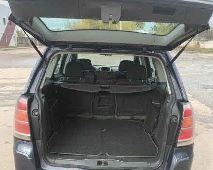 Серый Опель Зафира, объемом двигателя 1.9 л и пробегом 345 тыс. км за 3400 $, фото 2 на Automoto.ua