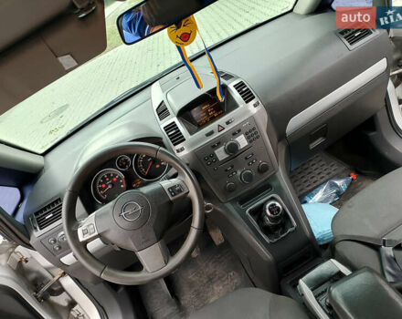 Серый Опель Зафира, объемом двигателя 1.8 л и пробегом 222 тыс. км за 3750 $, фото 7 на Automoto.ua