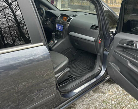 Серый Опель Зафира, объемом двигателя 2.2 л и пробегом 215 тыс. км за 8200 $, фото 44 на Automoto.ua