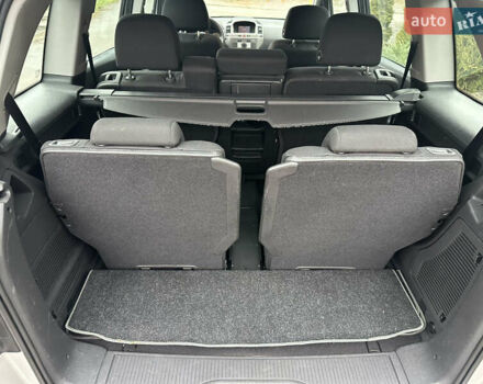 Серый Опель Зафира, объемом двигателя 1.6 л и пробегом 217 тыс. км за 5950 $, фото 48 на Automoto.ua