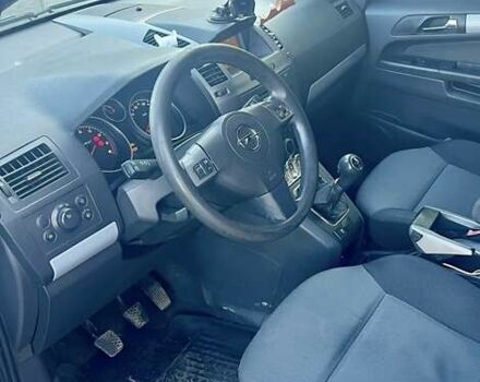 Серый Опель Зафира, объемом двигателя 1.6 л и пробегом 300 тыс. км за 5200 $, фото 7 на Automoto.ua