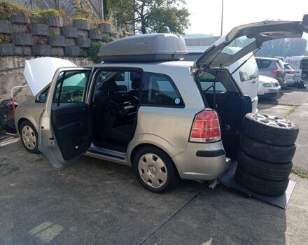 Серый Опель Зафира, объемом двигателя 0 л и пробегом 190 тыс. км за 3503 $, фото 1 на Automoto.ua