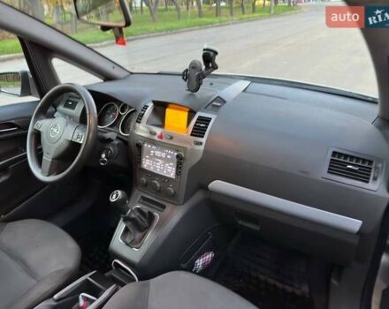 Серый Опель Зафира, объемом двигателя 1.8 л и пробегом 327 тыс. км за 4100 $, фото 8 на Automoto.ua