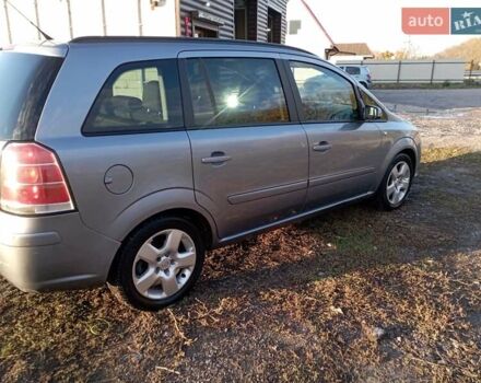 Серый Опель Зафира, объемом двигателя 1.91 л и пробегом 341 тыс. км за 4750 $, фото 3 на Automoto.ua