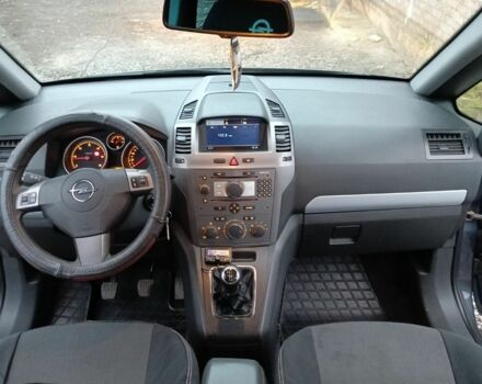 Серый Опель Зафира, объемом двигателя 1.9 л и пробегом 254 тыс. км за 5200 $, фото 6 на Automoto.ua