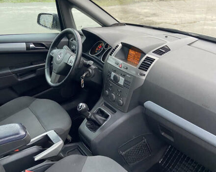 Сірий Опель Зафіра, об'ємом двигуна 1.8 л та пробігом 380 тис. км за 4800 $, фото 2 на Automoto.ua