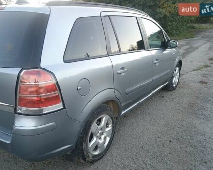 Серый Опель Зафира, объемом двигателя 1.9 л и пробегом 277 тыс. км за 5700 $, фото 2 на Automoto.ua