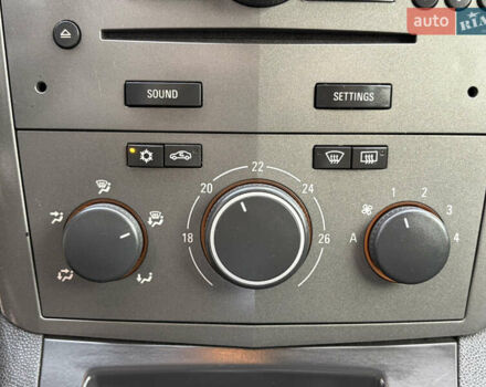 Серый Опель Зафира, объемом двигателя 1.8 л и пробегом 196 тыс. км за 5490 $, фото 28 на Automoto.ua