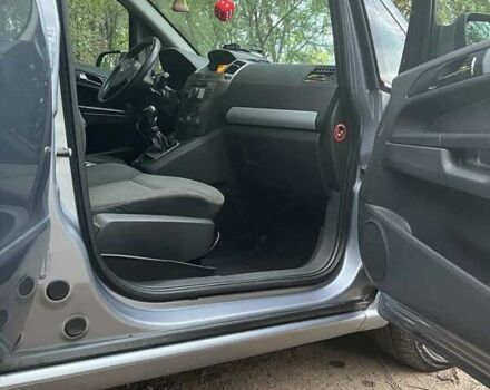 Серый Опель Зафира, объемом двигателя 1.8 л и пробегом 340 тыс. км за 5700 $, фото 2 на Automoto.ua