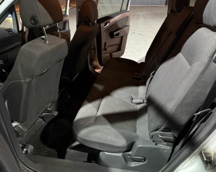 Серый Опель Зафира, объемом двигателя 1.9 л и пробегом 282 тыс. км за 3000 $, фото 5 на Automoto.ua