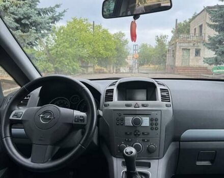 Серый Опель Зафира, объемом двигателя 1.6 л и пробегом 184 тыс. км за 6200 $, фото 2 на Automoto.ua