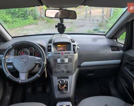 Серый Опель Зафира, объемом двигателя 1.9 л и пробегом 372 тыс. км за 2800 $, фото 8 на Automoto.ua