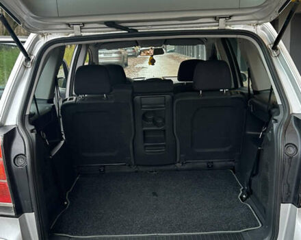 Серый Опель Зафира, объемом двигателя 1.8 л и пробегом 255 тыс. км за 5199 $, фото 5 на Automoto.ua