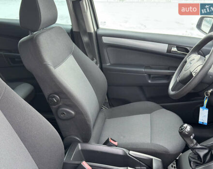 Сірий Опель Зафіра, об'ємом двигуна 1.6 л та пробігом 237 тис. км за 6000 $, фото 67 на Automoto.ua