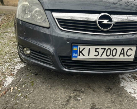 Серый Опель Зафира, объемом двигателя 2.2 л и пробегом 215 тыс. км за 8200 $, фото 2 на Automoto.ua