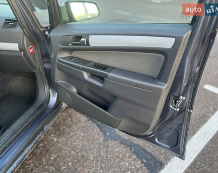 Серый Опель Зафира, объемом двигателя 1.9 л и пробегом 300 тыс. км за 6199 $, фото 13 на Automoto.ua