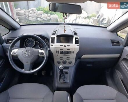 Серый Опель Зафира, объемом двигателя 1.6 л и пробегом 257 тыс. км за 5300 $, фото 9 на Automoto.ua