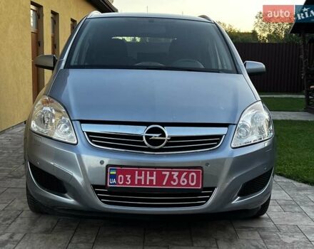 Серый Опель Зафира, объемом двигателя 1.8 л и пробегом 219 тыс. км за 6300 $, фото 1 на Automoto.ua