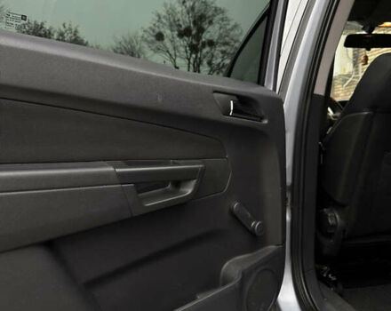 Серый Опель Зафира, объемом двигателя 1.69 л и пробегом 280 тыс. км за 4200 $, фото 26 на Automoto.ua