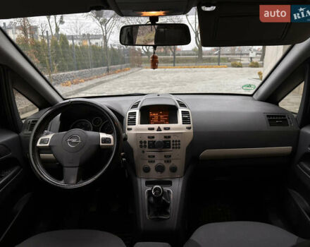 Серый Опель Зафира, объемом двигателя 1.69 л и пробегом 280 тыс. км за 4200 $, фото 28 на Automoto.ua