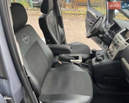 Серый Опель Зафира, объемом двигателя 1.6 л и пробегом 140 тыс. км за 7500 $, фото 24 на Automoto.ua