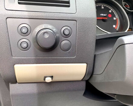 Серый Опель Зафира, объемом двигателя 1.7 л и пробегом 235 тыс. км за 5500 $, фото 3 на Automoto.ua