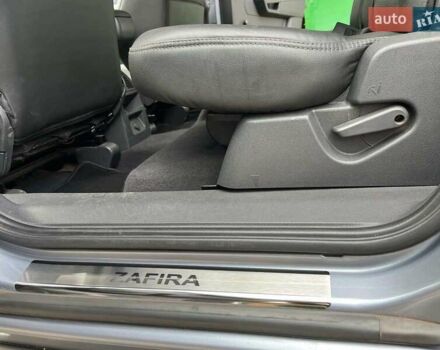 Серый Опель Зафира, объемом двигателя 1.6 л и пробегом 140 тыс. км за 7500 $, фото 18 на Automoto.ua
