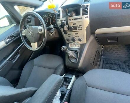 Серый Опель Зафира, объемом двигателя 1.69 л и пробегом 240 тыс. км за 5200 $, фото 9 на Automoto.ua