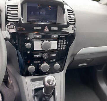 Серый Опель Зафира, объемом двигателя 1.69 л и пробегом 280 тыс. км за 5300 $, фото 5 на Automoto.ua