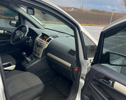 Серый Опель Зафира, объемом двигателя 1.69 л и пробегом 300 тыс. км за 6000 $, фото 12 на Automoto.ua