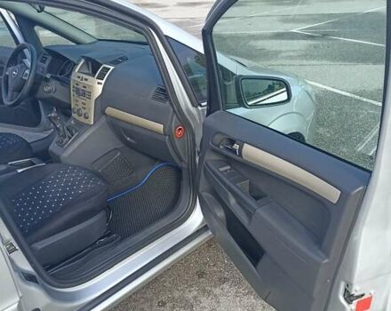 Серый Опель Зафира, объемом двигателя 1.6 л и пробегом 178 тыс. км за 5850 $, фото 8 на Automoto.ua