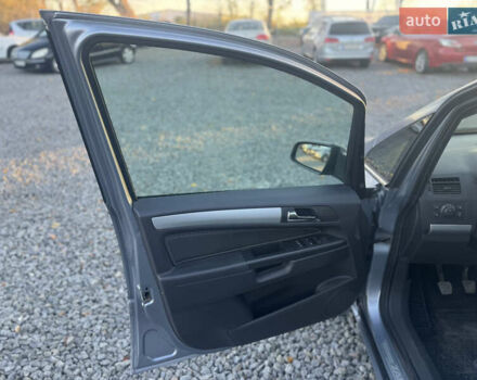 Серый Опель Зафира, объемом двигателя 1.7 л и пробегом 195 тыс. км за 5999 $, фото 19 на Automoto.ua