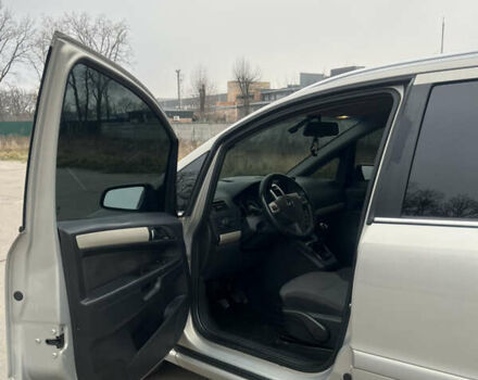 Серый Опель Зафира, объемом двигателя 1.7 л и пробегом 232 тыс. км за 6600 $, фото 11 на Automoto.ua