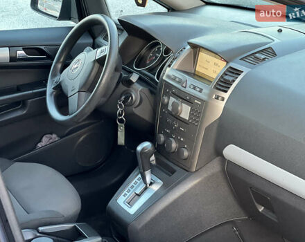 Серый Опель Зафира, объемом двигателя 1.9 л и пробегом 300 тыс. км за 6199 $, фото 16 на Automoto.ua