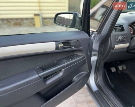 Серый Опель Зафира, объемом двигателя 1.8 л и пробегом 219 тыс. км за 6300 $, фото 19 на Automoto.ua