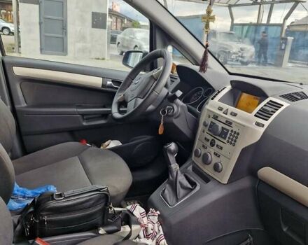 Серый Опель Зафира, объемом двигателя 1.6 л и пробегом 239 тыс. км за 5600 $, фото 6 на Automoto.ua