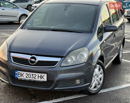 Серый Опель Зафира, объемом двигателя 1.9 л и пробегом 300 тыс. км за 6199 $, фото 1 на Automoto.ua