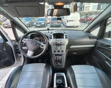 Серый Опель Зафира, объемом двигателя 1.69 л и пробегом 272 тыс. км за 5800 $, фото 7 на Automoto.ua