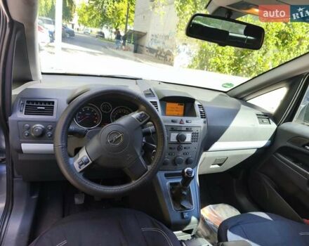 Серый Опель Зафира, объемом двигателя 1.8 л и пробегом 270 тыс. км за 5000 $, фото 6 на Automoto.ua