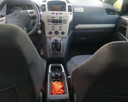 Серый Опель Зафира, объемом двигателя 1.9 л и пробегом 215 тыс. км за 4999 $, фото 5 на Automoto.ua