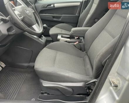 Серый Опель Зафира, объемом двигателя 1.9 л и пробегом 270 тыс. км за 5800 $, фото 7 на Automoto.ua