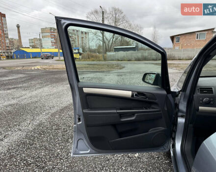 Серый Опель Зафира, объемом двигателя 1.91 л и пробегом 176 тыс. км за 6500 $, фото 24 на Automoto.ua